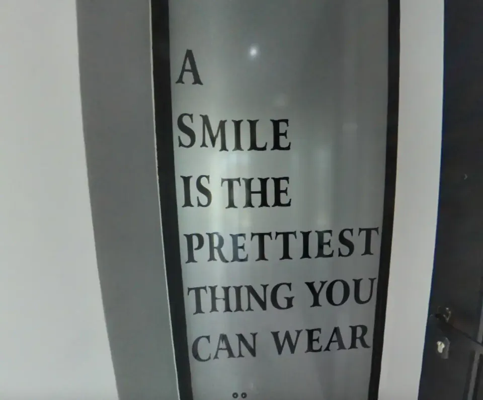 Décoration murale de la clinique : A smile is the prettiest thing you can wear